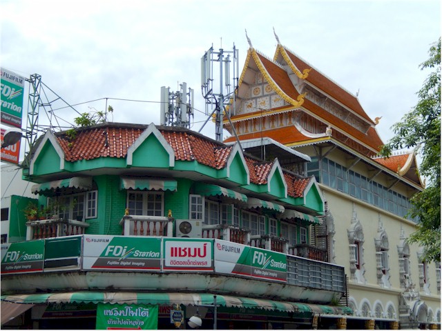 SE Asia Tour 2014 Towards the end of our travels we visited Chiang Mai - a real mix of old and new.