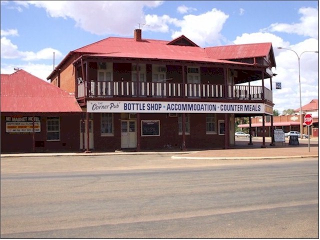 Australia Part 1 2007/08 The goldmining town of Mt Magnet with its magnificent old pub.
