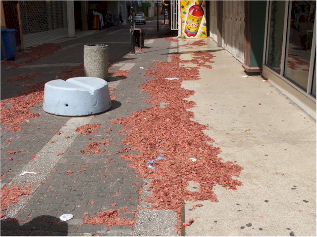 ABC Islands to Colombia 2006 ... and the next day the streets are covered with the mess!