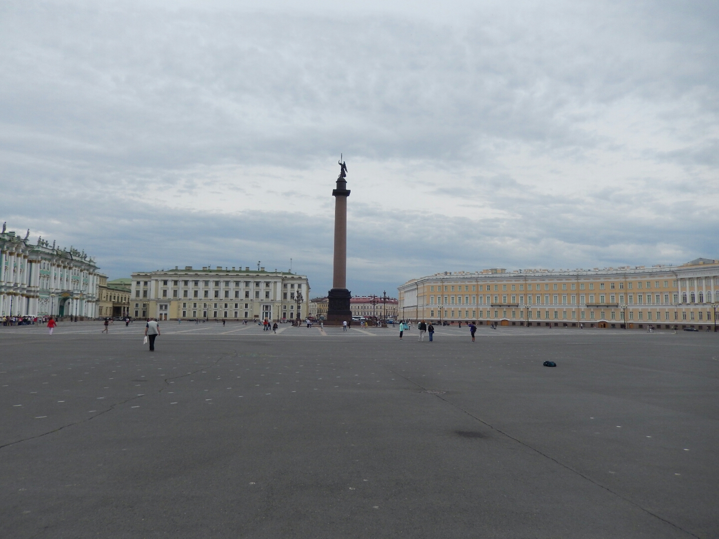 St Petersburg 2015 ... it is simply enormous - and not so crowded in the early morning!