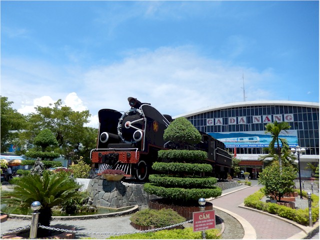 SE Asia Tour 2014 We took a train ride from Danang to Hué...