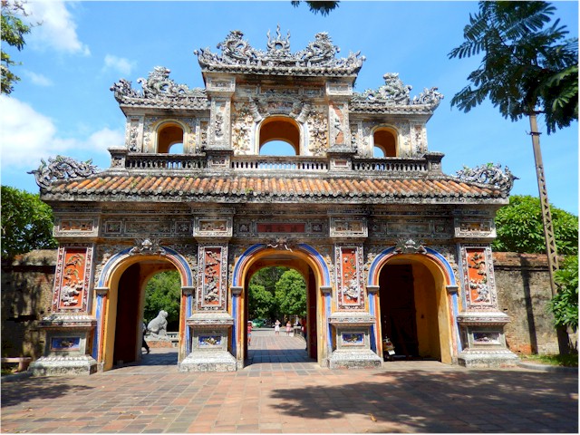 SE Asia Tour 2014 And the Gates are amazing!