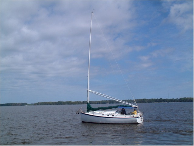 Virginia to Florida 2004 We came across Joe from the Harlem Yacht Club, New York, heading north with his new yacht.