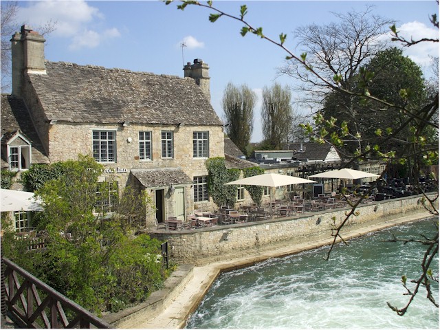 Brisbane-UK-Brisbane 2009/10
Emily & Jon took us to dinner at the Trout Inn - and Rob & Jas came down to from London to join us.