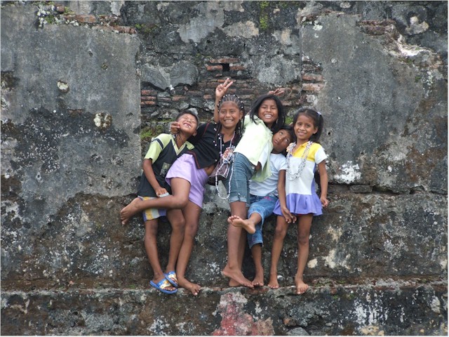Panama 2006 The local kids delighted in having their photo taken!