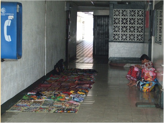 Panama 2006
Molas are artistic fabric pictures sewn using reverse appliqué and different layers of coloured cloth.