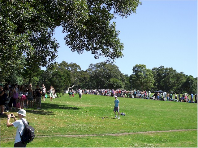 New Caledonia to Australia 2008/09 The queue forms to view New Year