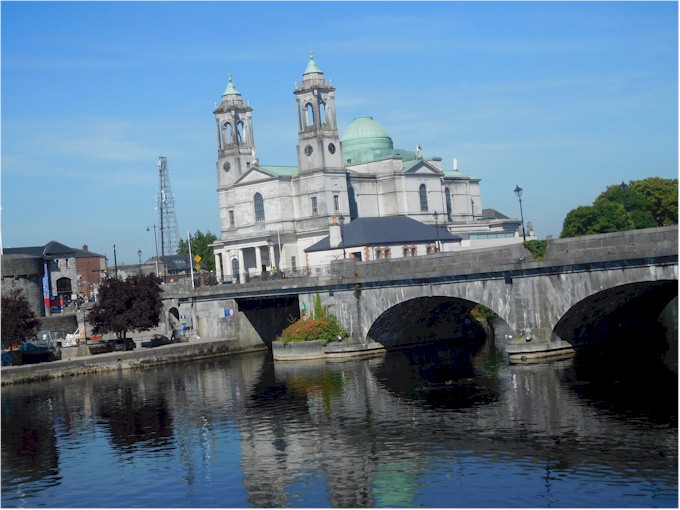 Jan-Jun 2018 Pretty bridge over the River Shannon at Athlone.