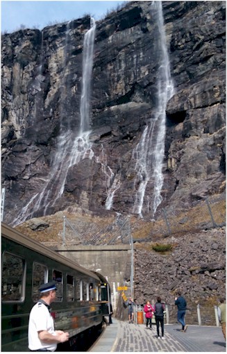 Jan-Jun 2018 The train stops for photos.