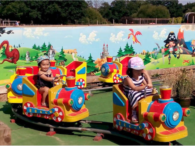 Jan-Jun 2018 And Juno and Rosie enjoy an independent ride!