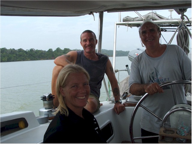 Keith enjoys a joke with Ian Ariel and Anneka (Grizzly).