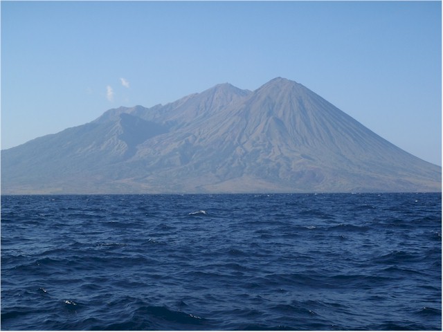 We sailed past Guning Api (1950m) - an impressive volcano off the island of Sumbawa...