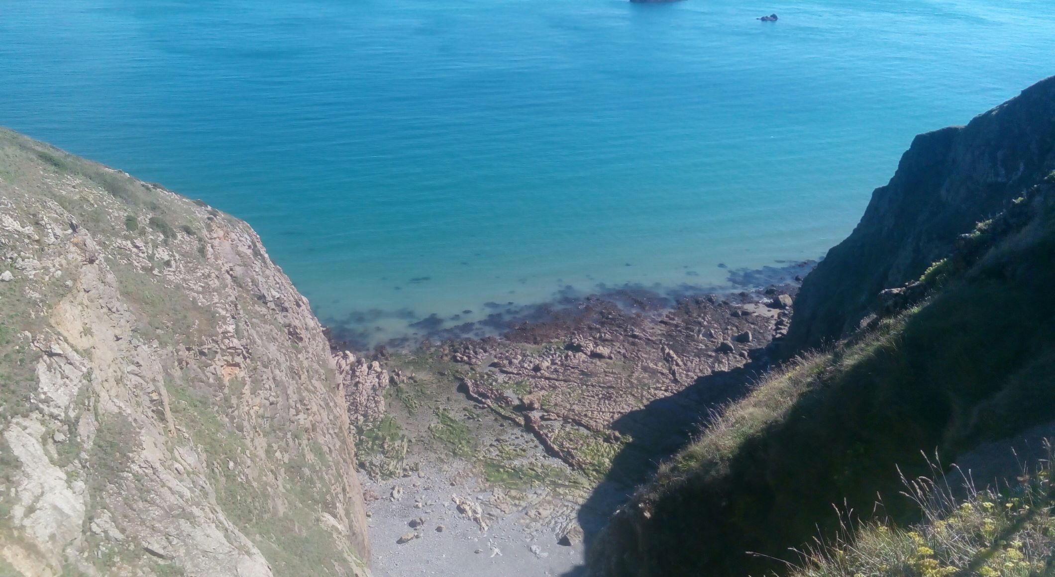 On the Sark causeway looking down - a long way!