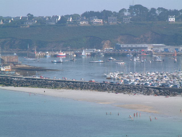 camaret harbour 16aug03 01