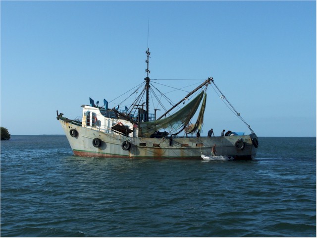 Keith getting some ice - and prawns for dinner from a prawn trawler that came to check us out...
