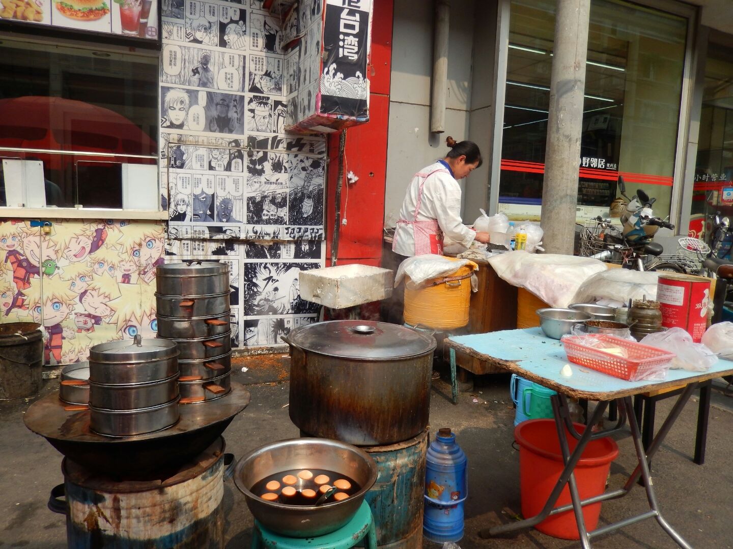 The street where our hotel was located had wonderful stalls - fresh fruit...
