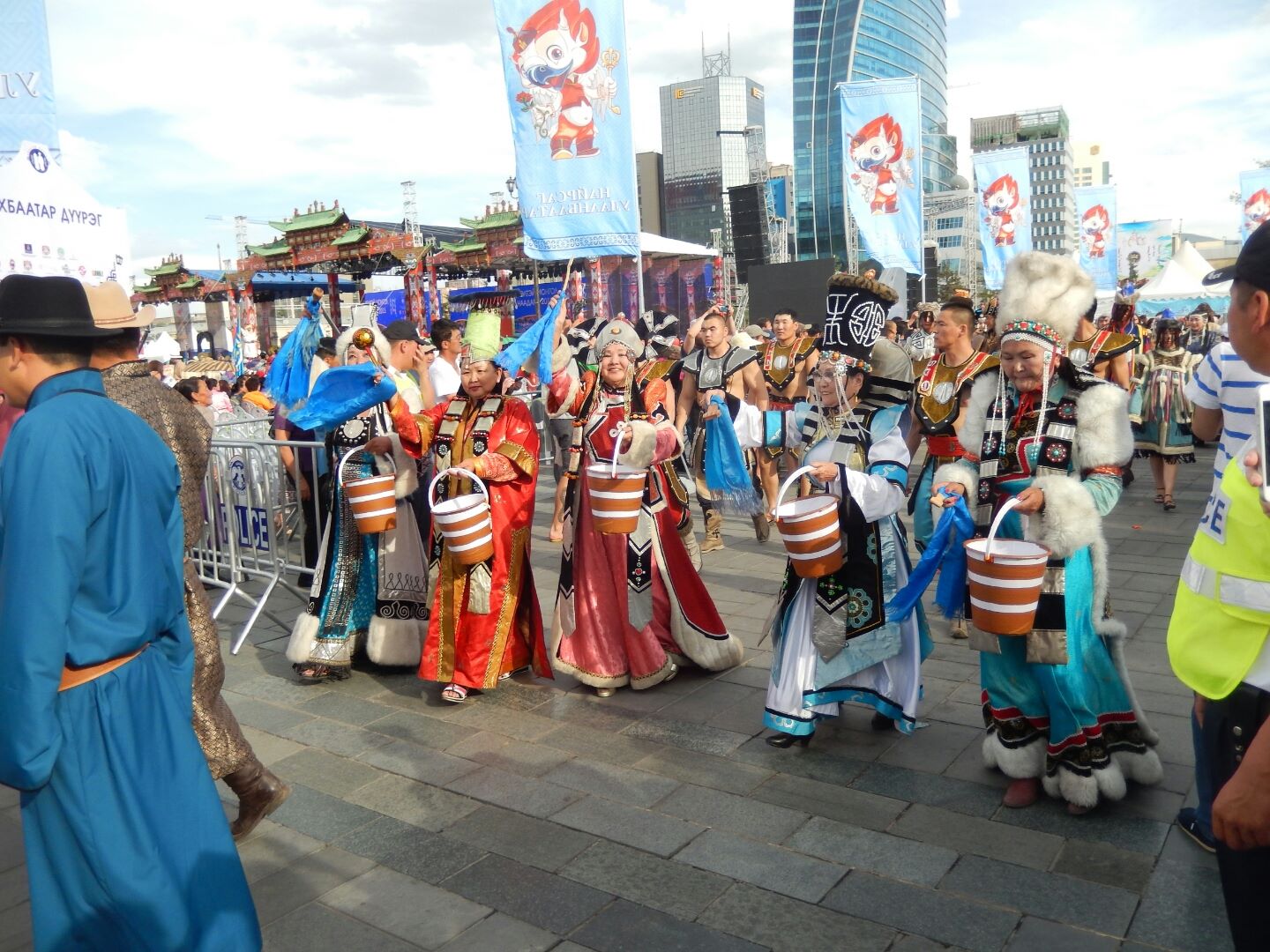 
A parade of people representing their towns - and their traditional costumes...
