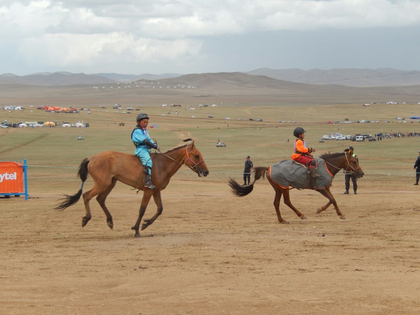
The horse racing involves a number of different events but mainly racing over a 30-40 km course set on the steppes 40 km out of town...
