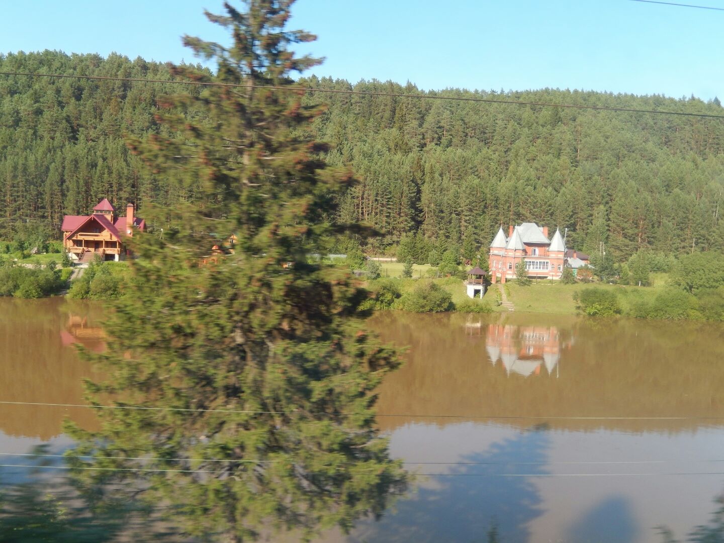 Back on the move again - looks like dachas...