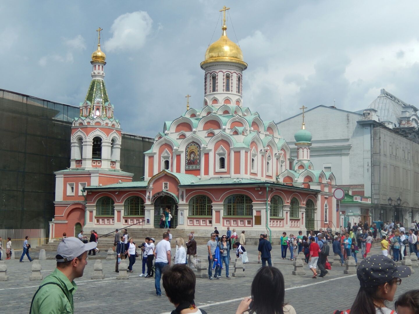 Kazan Cathedral, built in 1993, is a replica of the 17th century church built to commemorate victory over the Poles and demolished in the 1930s by the Bolsheviks.