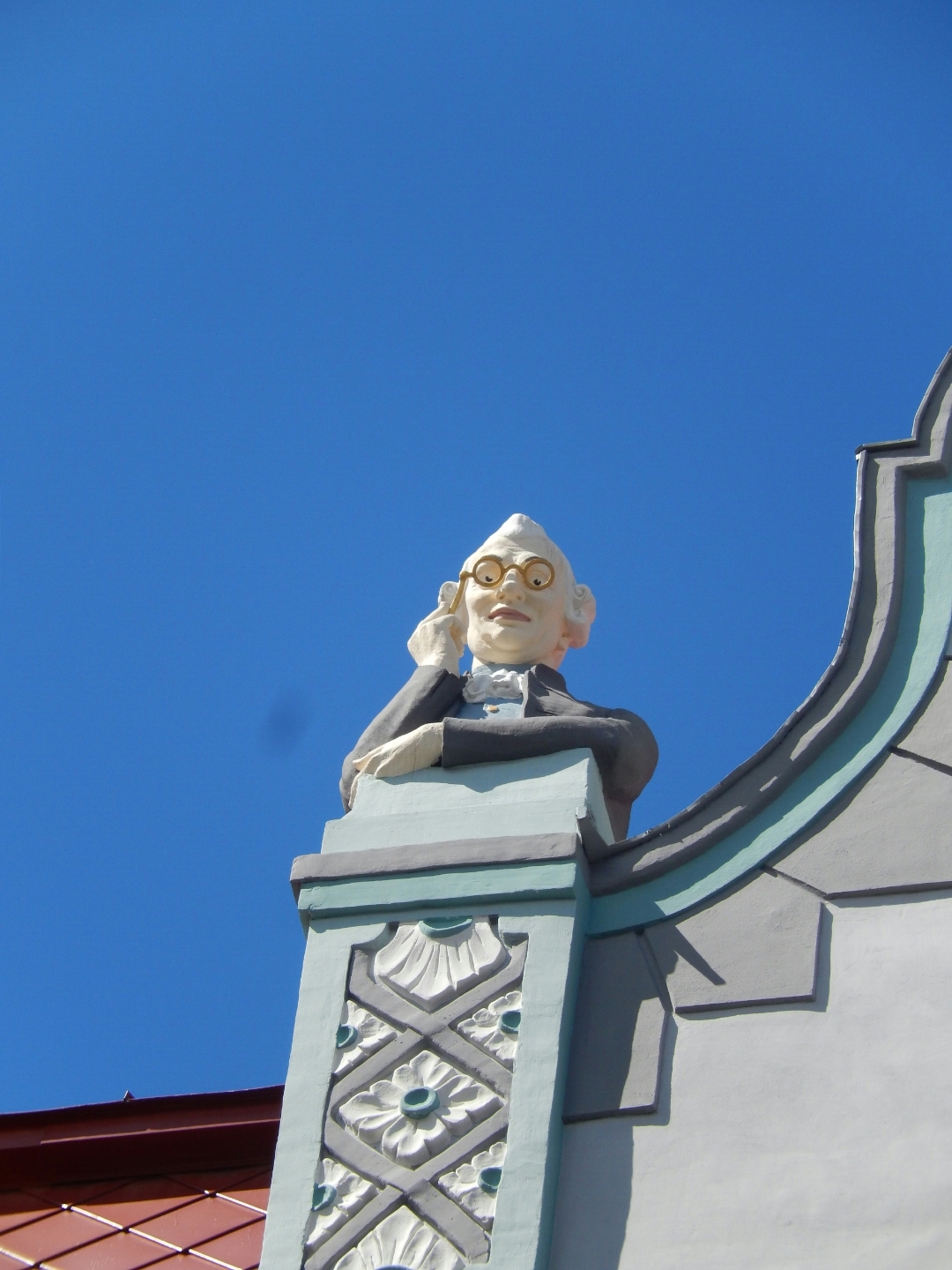 ... and close up of the bust. He tickled our fancy!
