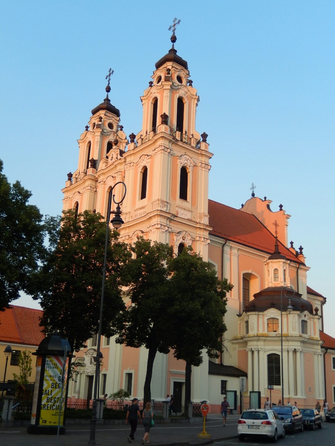 Of the 28 churches, 21 are Roman Catholic and 4 are Russian Orthodox. Lutheran, Reformed and Eastern Rite Catholic communities have one church each. All non-catholic churches are working, but 6 of the Catholic churches have not yet reopened after the Soviet occupation.
