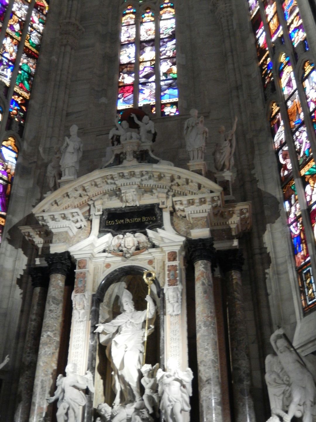 Altar dedicated to San Giovanni Buono who was a bishop in Milan during the 7th Century.
