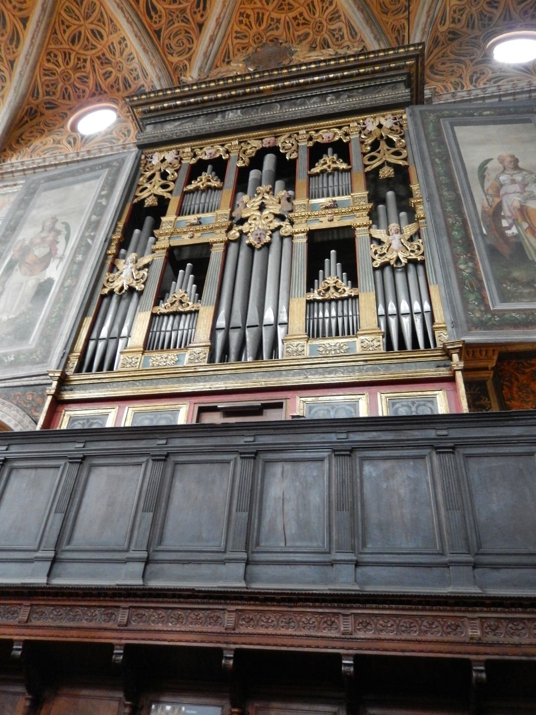 ...the Organ, made in 1554 by Giacomo Antegnati still works and it is used during seasonal organ concerts.
