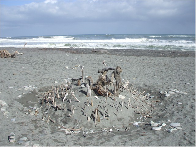 The wild coast of Hokitika sweeps up driftwood and the locals make sculptures on the beach.
