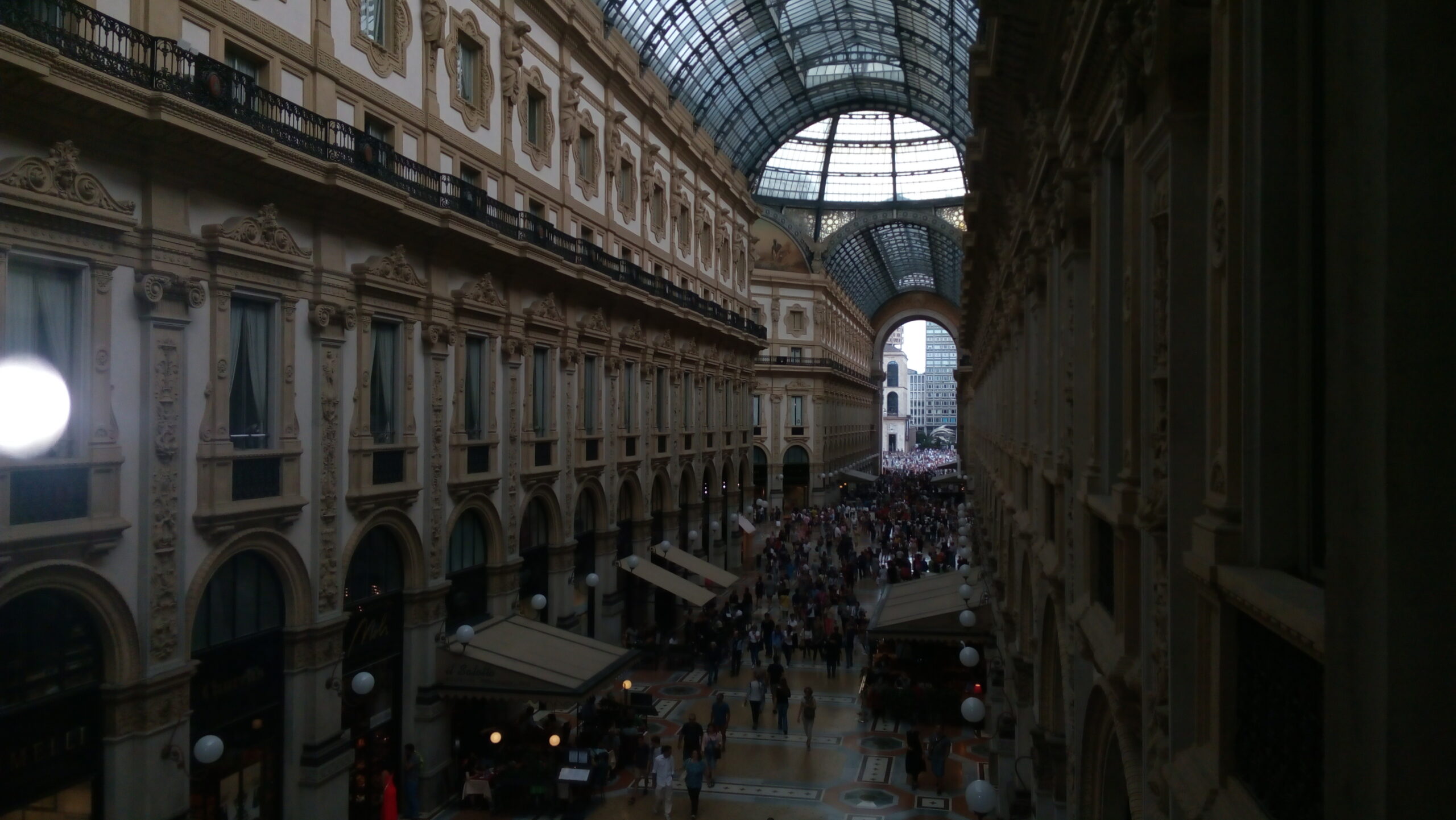 The structure consists of two glass-vaulted arcades intersecting in an octagon covering the street connecting Piazza del Duomo to Piazza della Scala.
