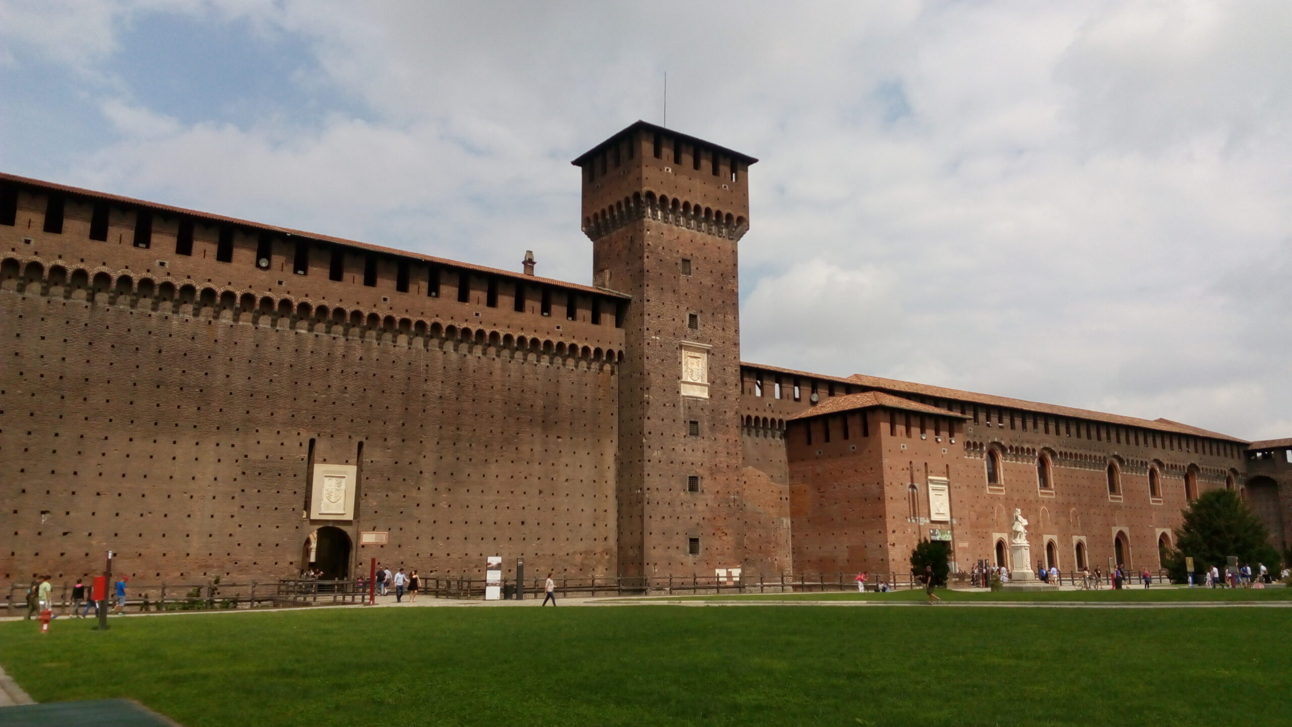 Throughout its history, the castle was destroyed and built up again modified.
