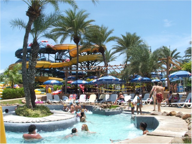 
We enjoyed a fun day at Parque El Agua with Wayne & Debbie from the yacht Sunshine.