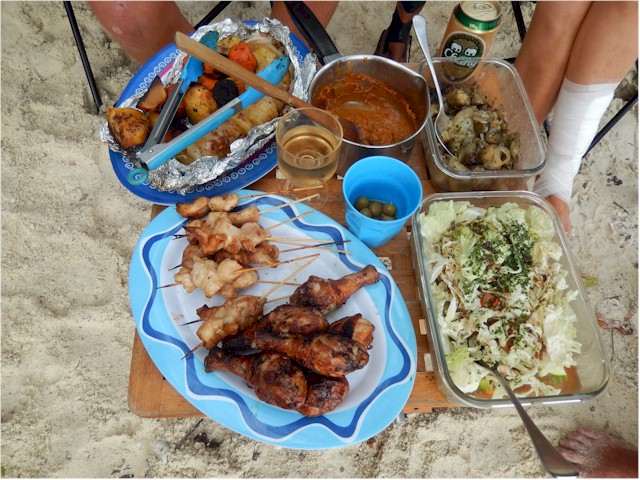 A pretty good feast fresh from the BBQ!
