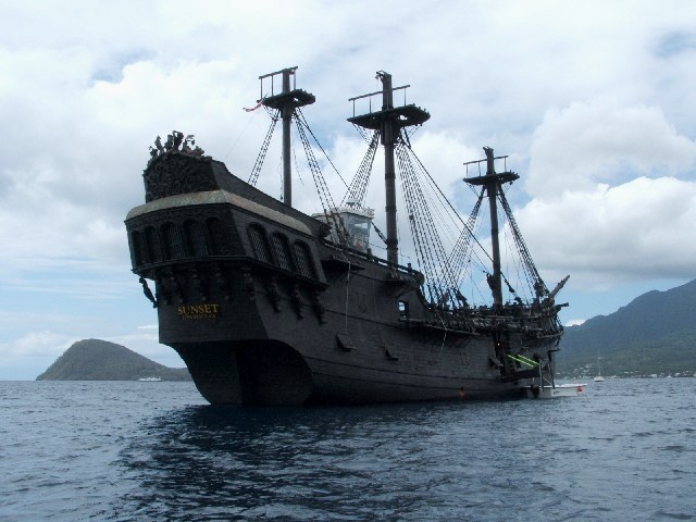 
... and discovered the film sets for "Pirates of the Caribbean 2"
