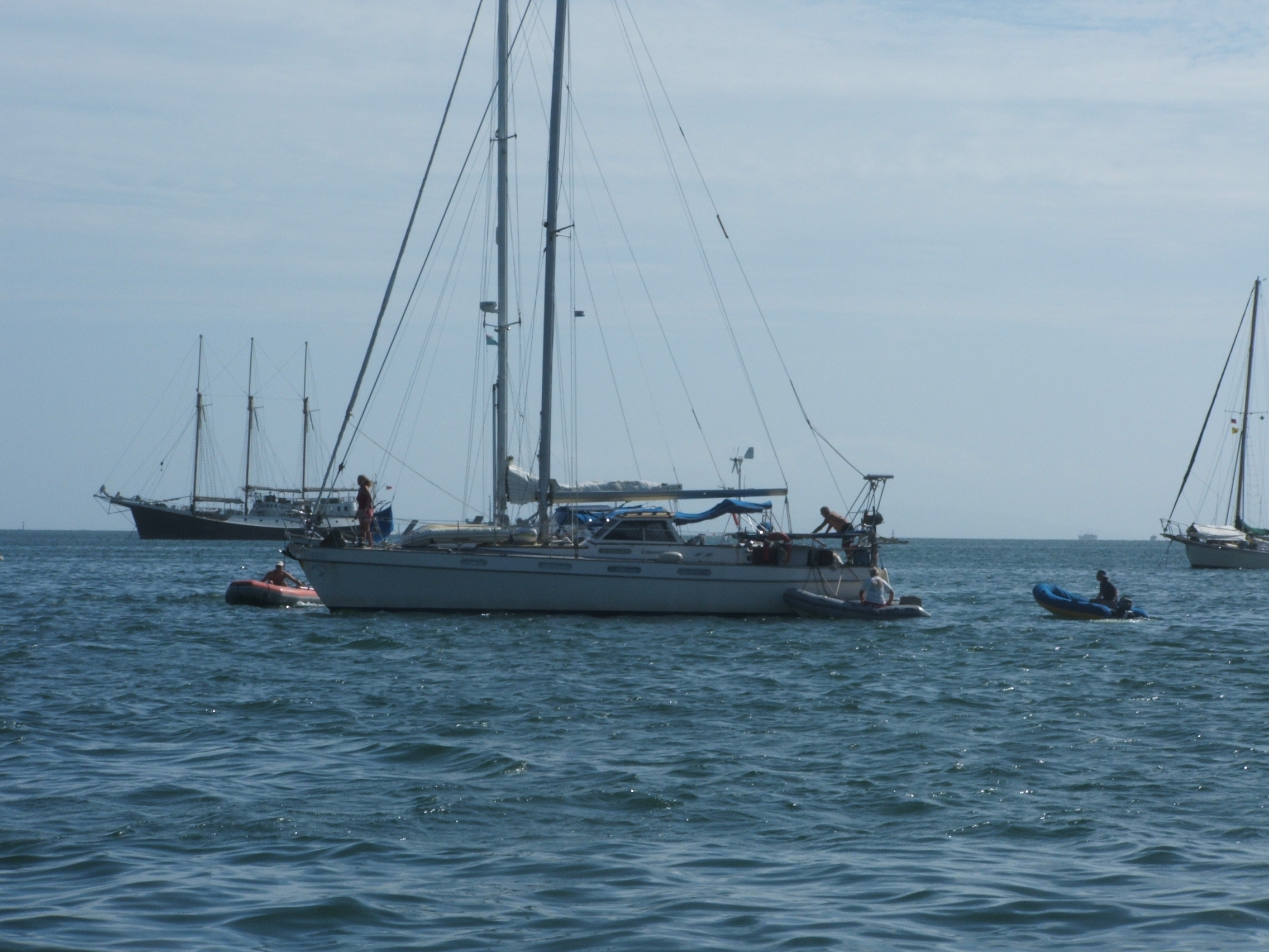 
Keith helps Ranganui into Suva.