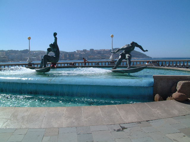 surfing statue, la coruna 002