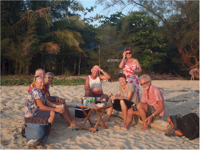 Phil and Cheryl from Adagio, Roz and Kev from Santana and Helmut and Kerstin from Lop to join us for sundowners at beautiful Koh Phayam.
