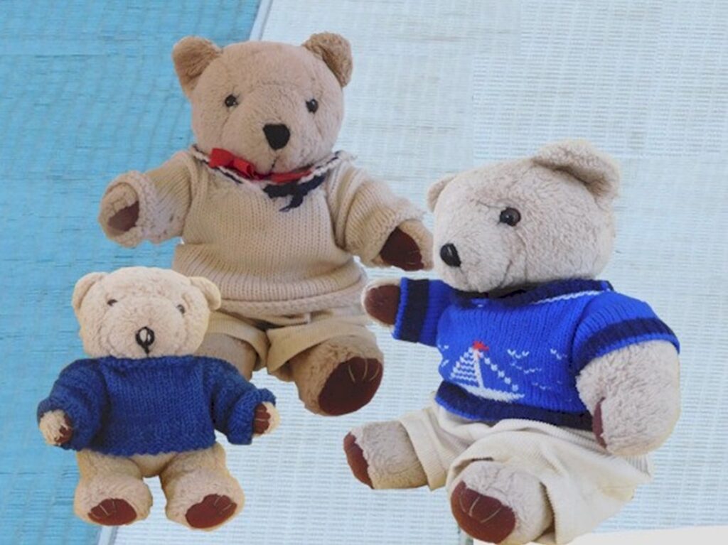 3 teddies