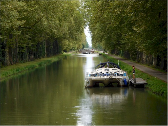 Now on the Canal du Midi - time for lunch!