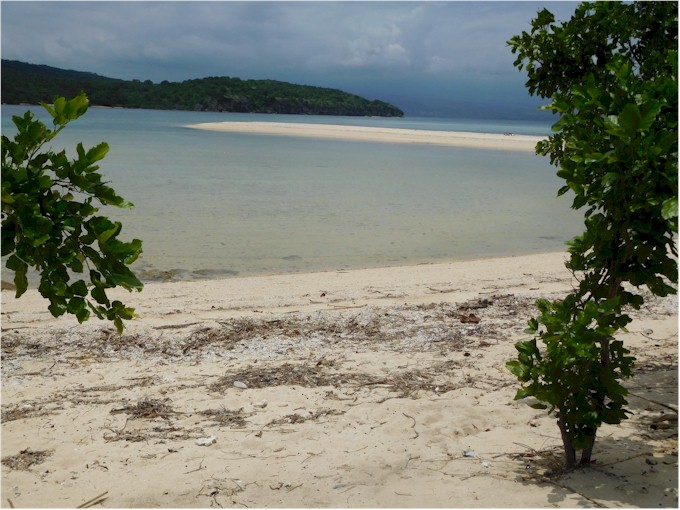 The dive trip included lunch on this island.