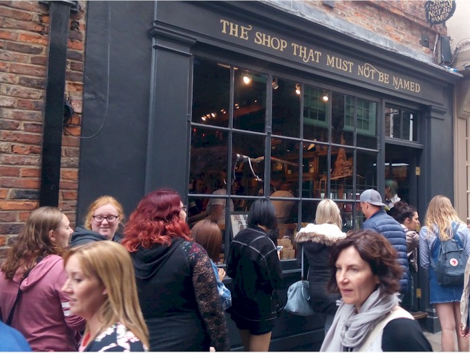 ... there was a queue outside this Harry Potter Hogwarts store!
