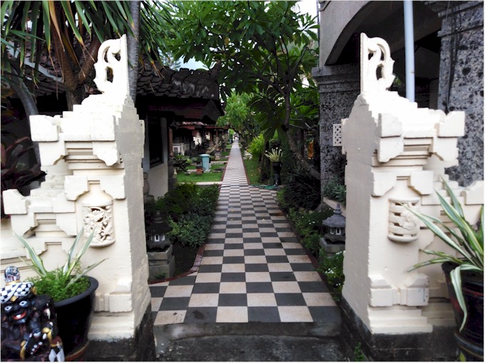 A month-long stopover in Bali on our way to Australia - our first hotel in Seminyak, Bali...
