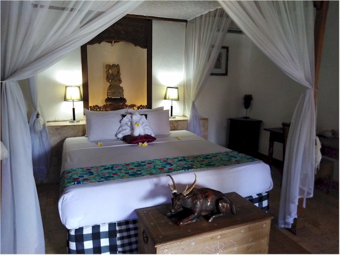 As the only guests, they gave us the honeymoon suite!