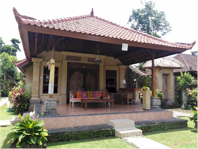 From Lovina we moved further south to another of the Taman Sari resorts, this one with just a few chalets in the grounds of the family estate...