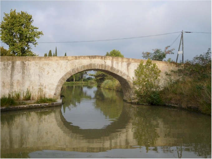 There were some beautiful old bridges crossing the canal.