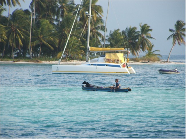 
The Kuna Yala indians paddle out to sell their wares.