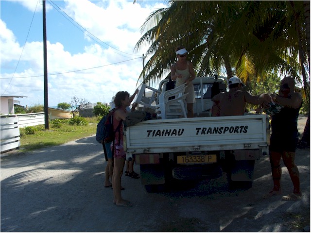 Kuaehi - the cruisers organise an island tour - on the back of a truck!