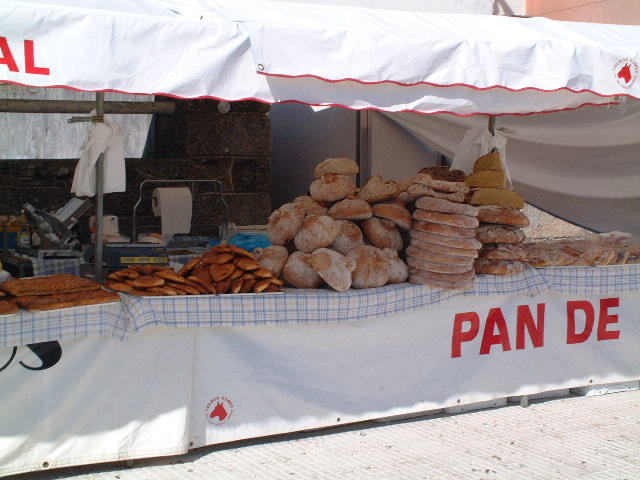 And mountains of freshly baked bread!