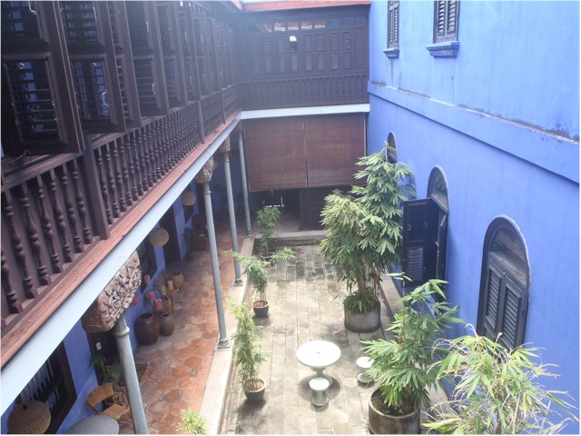 One of the many courtyards inside the mansion...
