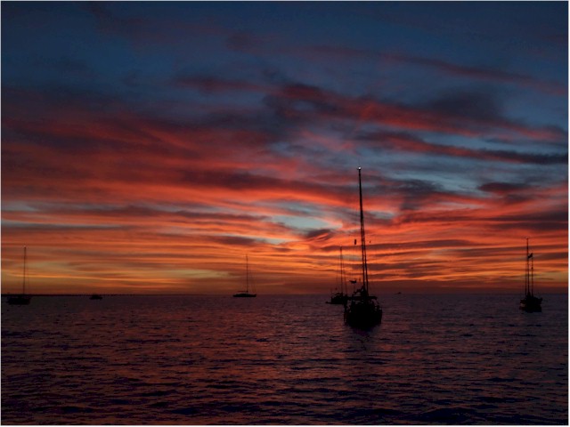 Finally Poco Andante is back at anchor in Fannie Bay, Darwin, and we can enjoy the spectacular sunsets.